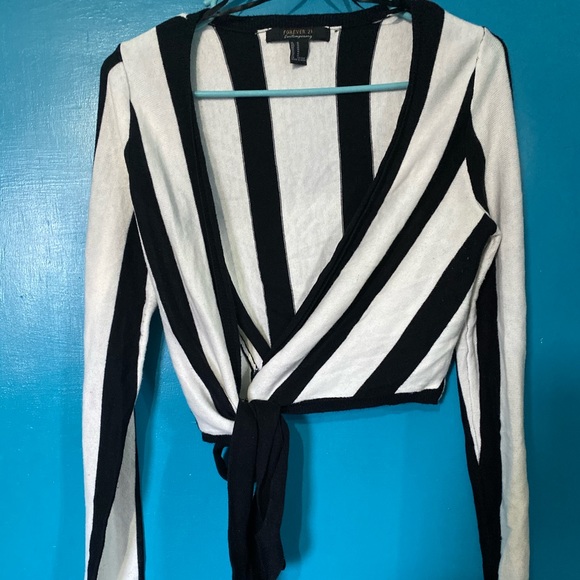 Crop top - Picture 1 of 3